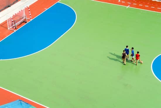 Revêtement de sol sportif terrain salle de sport résine